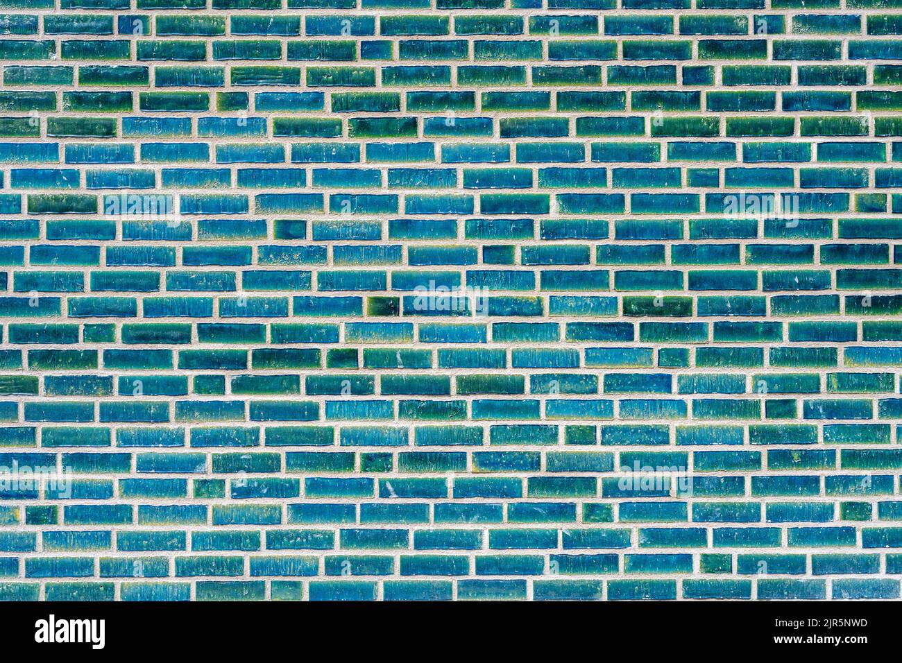 Hintergrund einer Wand aus türkisfarbenen Klinkerziegeln Stockfoto