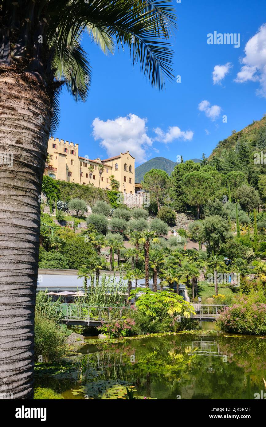 Die Gärten von Schloss Trauttmansdorff, die sich in der Stadt Meran in Norditalien befinden, sind ein botanischer Garten, der sich auf zwölf Hektar erstreckt Stockfoto