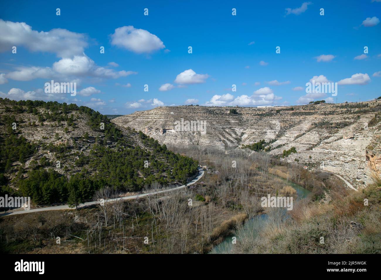 Schlucht über dem Fluss Batan in Alcalá del Júcar. Albacete Stockfoto