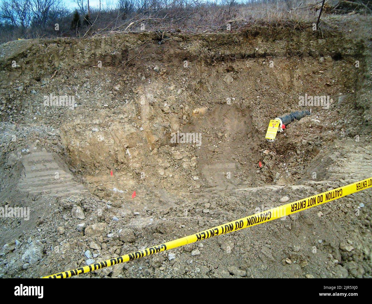 Mannloch A-9 HDPE (High Density Polyethylene)-Liner mit Posting nach Norden, potenzieller Freigabeort 7 - verlassene Mannlöcher und Kanalleitungen. Umweltaufreinigung am Standort Mound in Miamisburg, Ohio Stockfoto