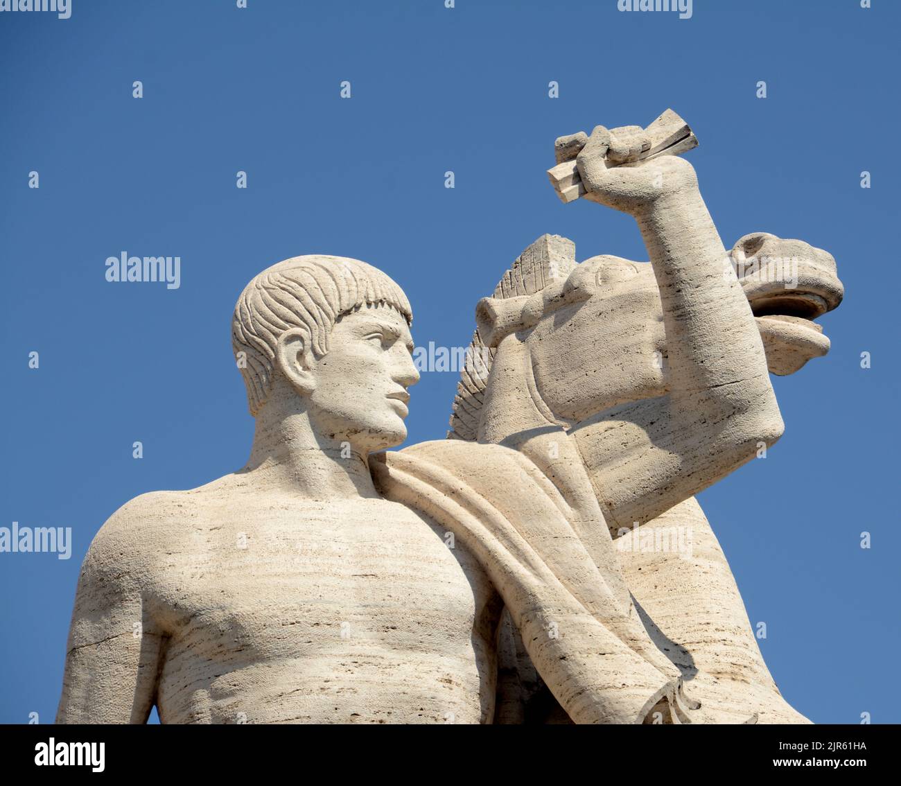 Reiterdenkmal an der südwestlichen Front des Palastes des Palazzo della Civiltà Italyana Stockfoto