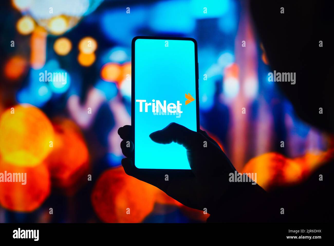 In dieser Abbildung wird das Logo der TriNet Group, Inc. Auf einem Smartphone-Bildschirm angezeigt. Stockfoto In dieser Abbildung wird das Logo der TriNet Group, Inc. Auf einem Smartphone-Bildschirm angezeigt. Stockfoto