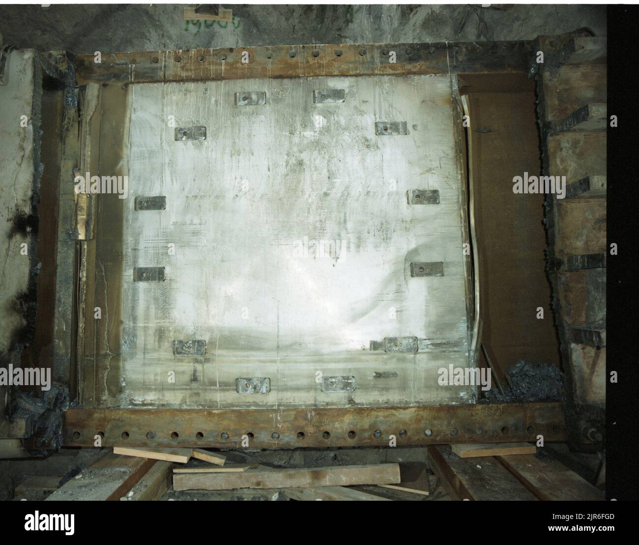 A881256 U12P MISSION CYBER GSAC RECOVERY JOHN WEYDERT (PROJEKTINGENIEUR) NOV 18 88 EG&G/NTS PHOTO LAB VERÖFFENTLICHUNGSDATUM: 11/18/1988 EDGERTON, GERMESHAUSEN & GRIER; EG&G; AUSRÜSTUNG; GERÄTE & INSTRUMENTE; GSAC; INSTRUMENTE; INSTRUMENTE UND AUSRÜSTUNG; MISSION CYBER; NEVADA; NEVADA TESTGELÄNDE; NTS; KERNENERGIETECHNIK; KERNWAFFENTESTS; KERNWAFFENTESTS; TESTSTANDORTE; UGT; UNTERIRDISCH; UNTERIRDISCH; UNTERIRDISCH; U12P MISSION CYBER GSAC RECOV HISTORISCHE BILDER. 1972 - 2012. Energieministerium. National Nuclear Security Administration. Fotos im Zusammenhang mit Atomwaffentests beim Nevada Test S Stockfoto