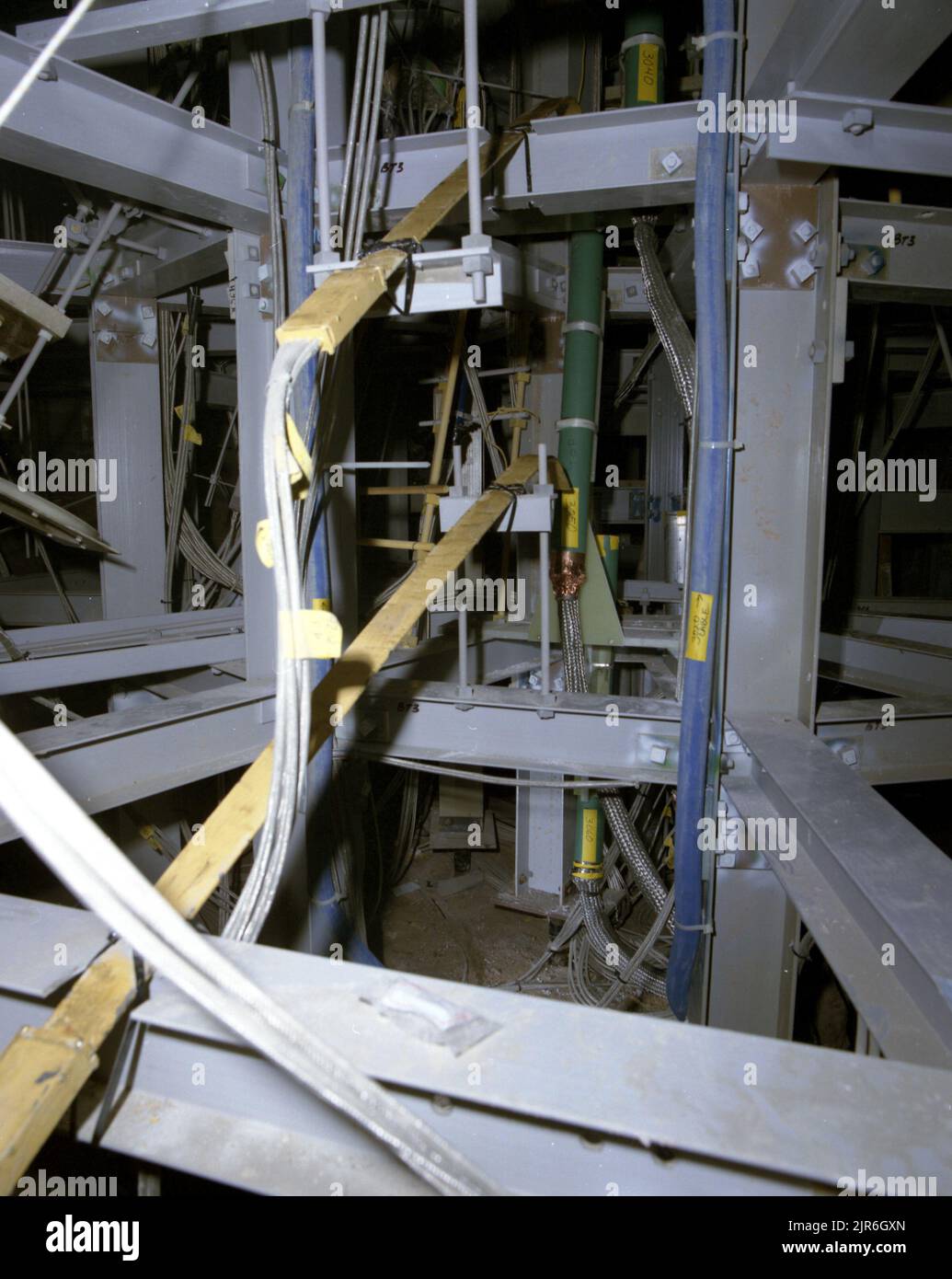 NTS A88 931 09-30-88 SANDIA NATIONAL LABS U12N MISTY ECHO INSTALLED IMM GAGES VASQUEZ (PROJECT ENGINEER) VERÖFFENTLICHUNGSDATUM: 9/30/1988 GAGES; INSTALLED IMM GAGES; METAL CONSTRUCTION (FILIGRANE); METAL RODS & BEAMS; MISTY ECHO; NEVADA; NEVADA TEST SITE; NTS; KERNENERGIETECHNIK; KERNWAFFENTESTS; KERNWAFFENTESTS; NUTS & BOLTS; SANDIA-LABORS; PRÜFSTELLEN; TUNNEL; U12N; U12N NEBLIGE ECHO; UGT; UNTERIRDISCH; UNTERIRDISCH; WAFFEN-EFFEKTE; WAFFENTECHNIK HISTORISCHE BILDER. 1972 - 2012. Energieministerium. National Nuclear Security Administration. Fotos im Zusammenhang mit N Stockfoto