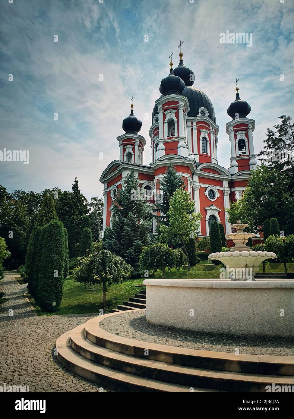 Curchi Kloster Blick von außen auf das berühmte Wahrzeichen in Orhei, Moldawien. Kirche im christlich-orthodoxen Stil, traditionell für die Kultur Osteuropas. Wunderschön Stockfoto