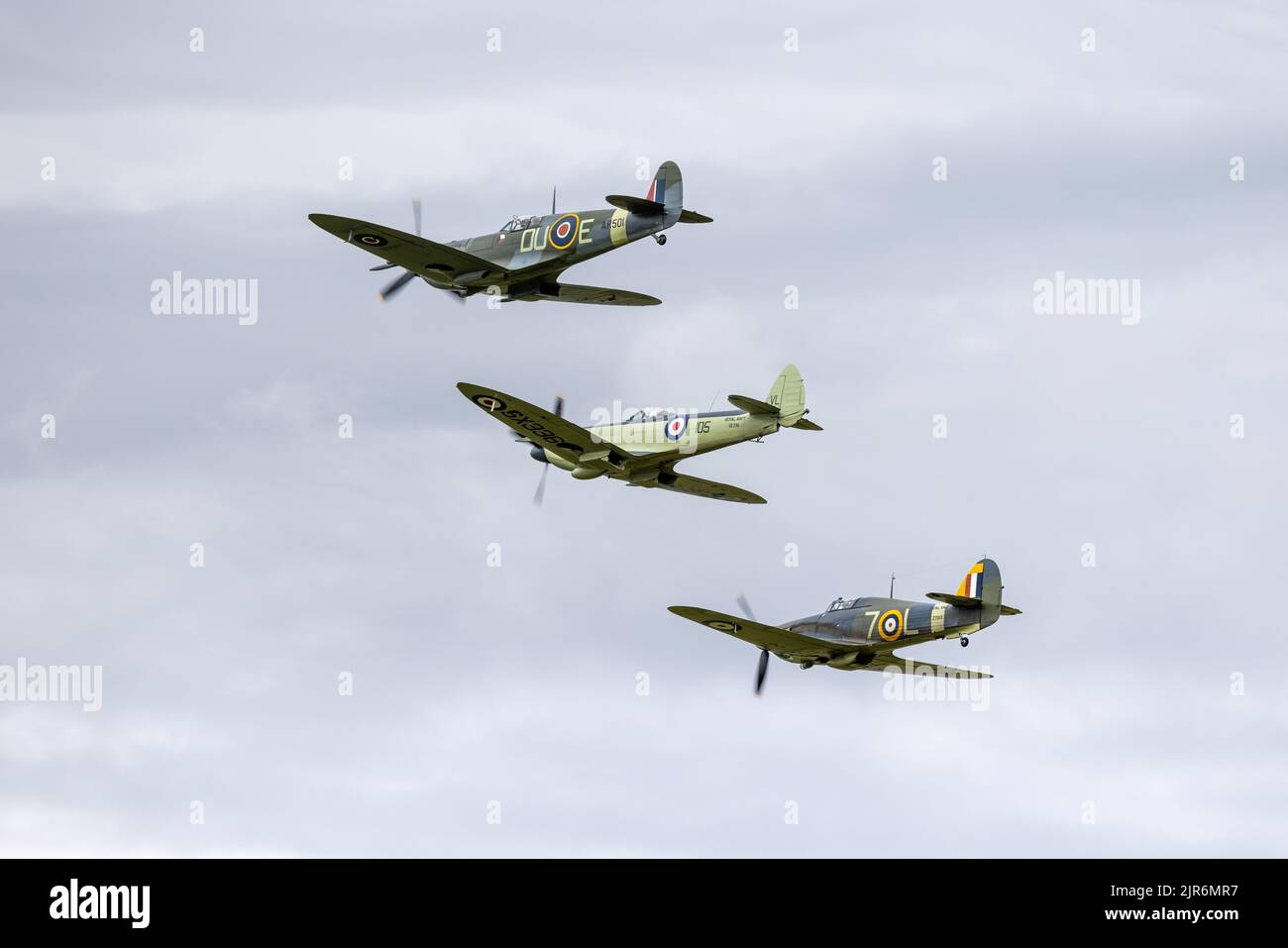 Supermarine Spitfire VC, Supermarine Seafire & Hawker Sea, luftgetragene Flugshow auf der Fly Navy Airshow, die am 3.. Juli 2022 in Shuttleworth stattfand Stockfoto