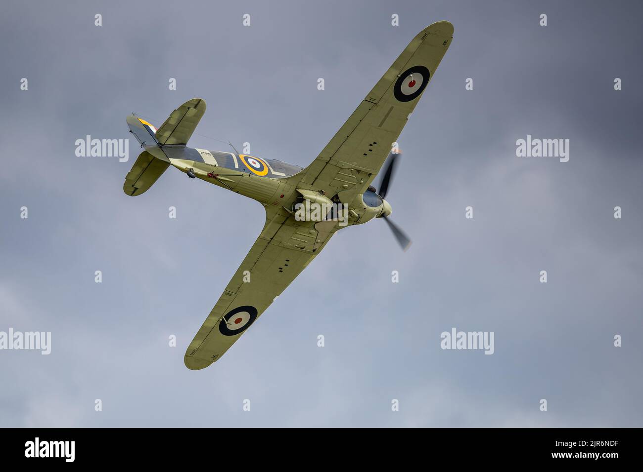 1941 Hawker Sea ‘Z7015’ in der Luft auf der Fly Navy Airshow in Shuttleworth am 3.. Juli 2022 Stockfoto