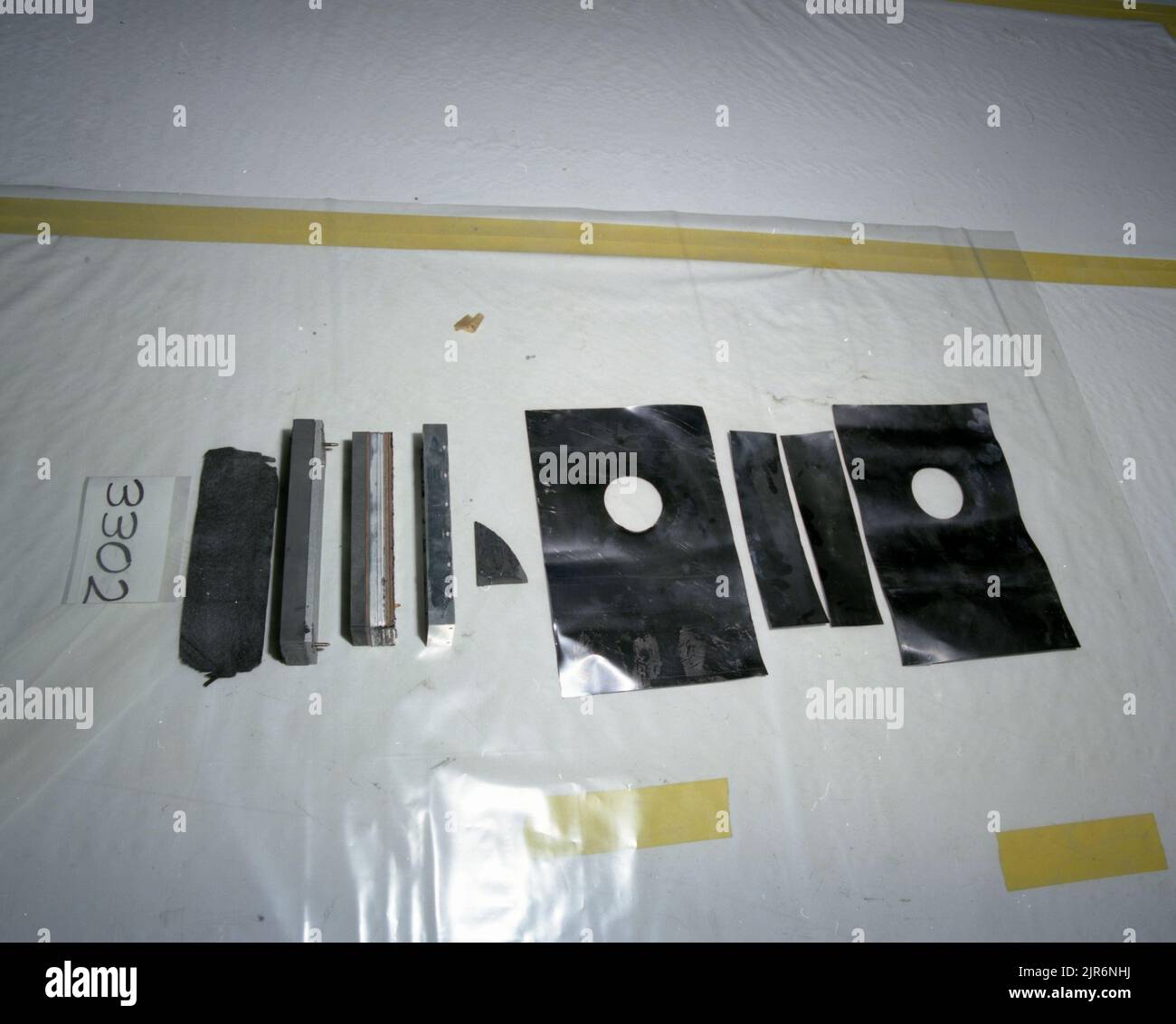 A871580B U12P MISSION CYBER POST TSC VASQUEZ (PROJEKTINGENIEUR) DEZ 17 87 EG&G/NTS PHOTO LAB VERÖFFENTLICHUNGSDATUM: 12/17/1987 3302; EDGERTON, GERMESHAUSEN & GRIER; EG&G; EQUIPMENT; AUSRÜSTUNG UND INSTRUMENTE; INSTRUMENTE; INSTRUMENTE UND AUSRÜSTUNG; MISSION CYBER POST; NEVADA; NEVADA TESTGELÄNDE; NTS; KERNENERGIETECHNIK; KERNWAFFENTESTS; KERNWAFFENTESTS; TESTSTANDORTE; TSC; UGT; UNTERIRDISCHE TESTS; U12P MISSION CYBER POST HISTORISCHE BILDER. 1972 - 2012. Energieministerium. National Nuclear Security Administration. Fotos im Zusammenhang mit Atomwaffentests auf dem Testgelände in Nevada. Stockfoto