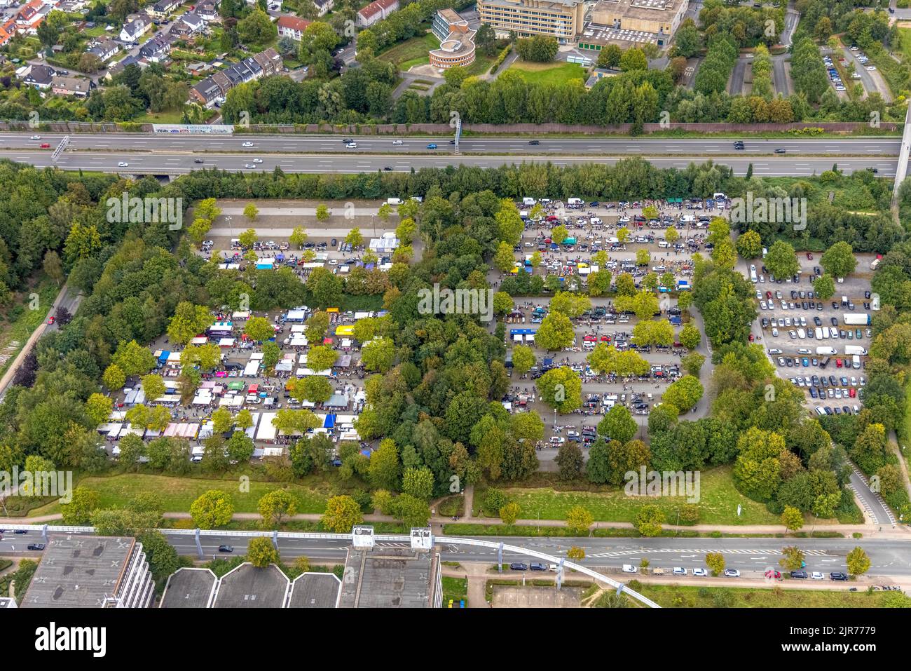 Luftaufnahme, Flohmarkt auf dem Parkplatz der Universität Dortmund im Landkreis Eichlinghofen in Dortmund, Ruhrgebiet, Nordrhein-Westfalen Stockfoto