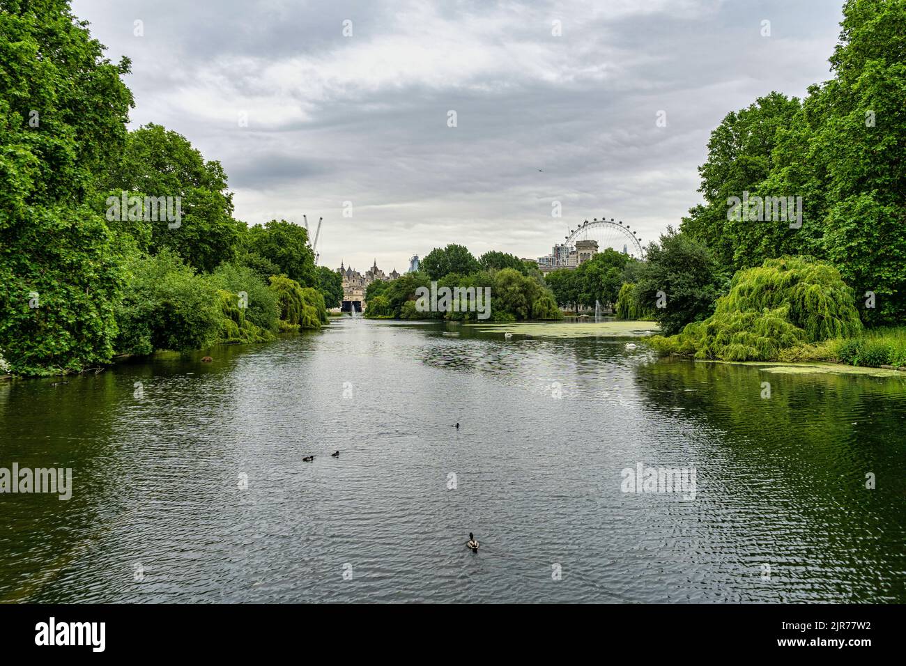 Ein Blick auf den Hyde Park in London. England Stockfoto