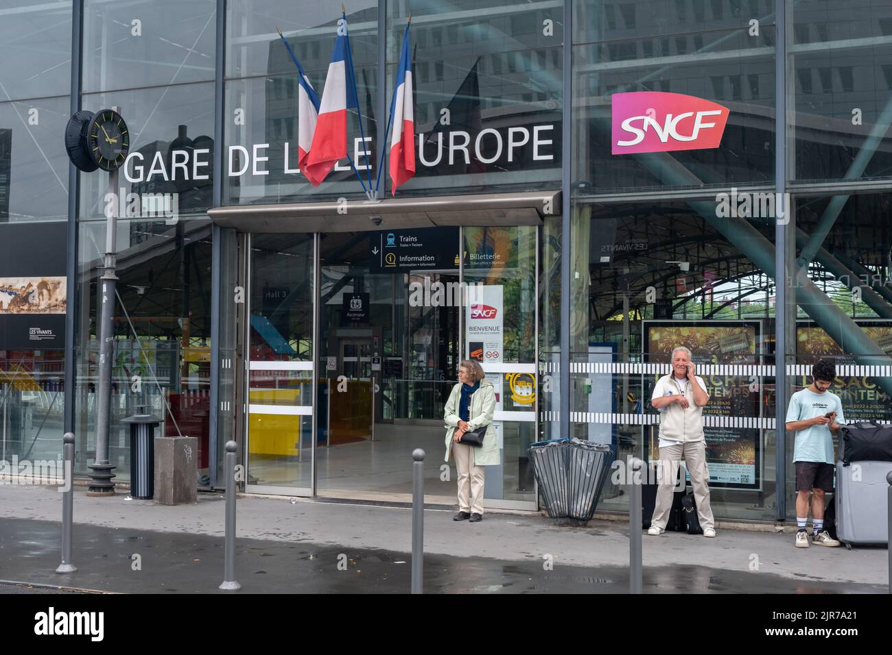 Lille, Frankreich - 27. Juni 2022: Innenansicht des Bahnhofs Lille-Europe Stockfoto