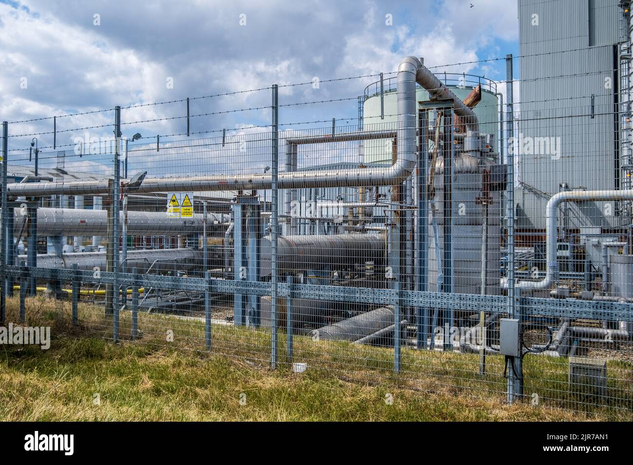 Gasleitungen im kombinierten Gas-Turbinen-Kraftwerk von Great Yarmouth auf der South Beach Parade, Norfolk, Großbritannien. Stockfoto