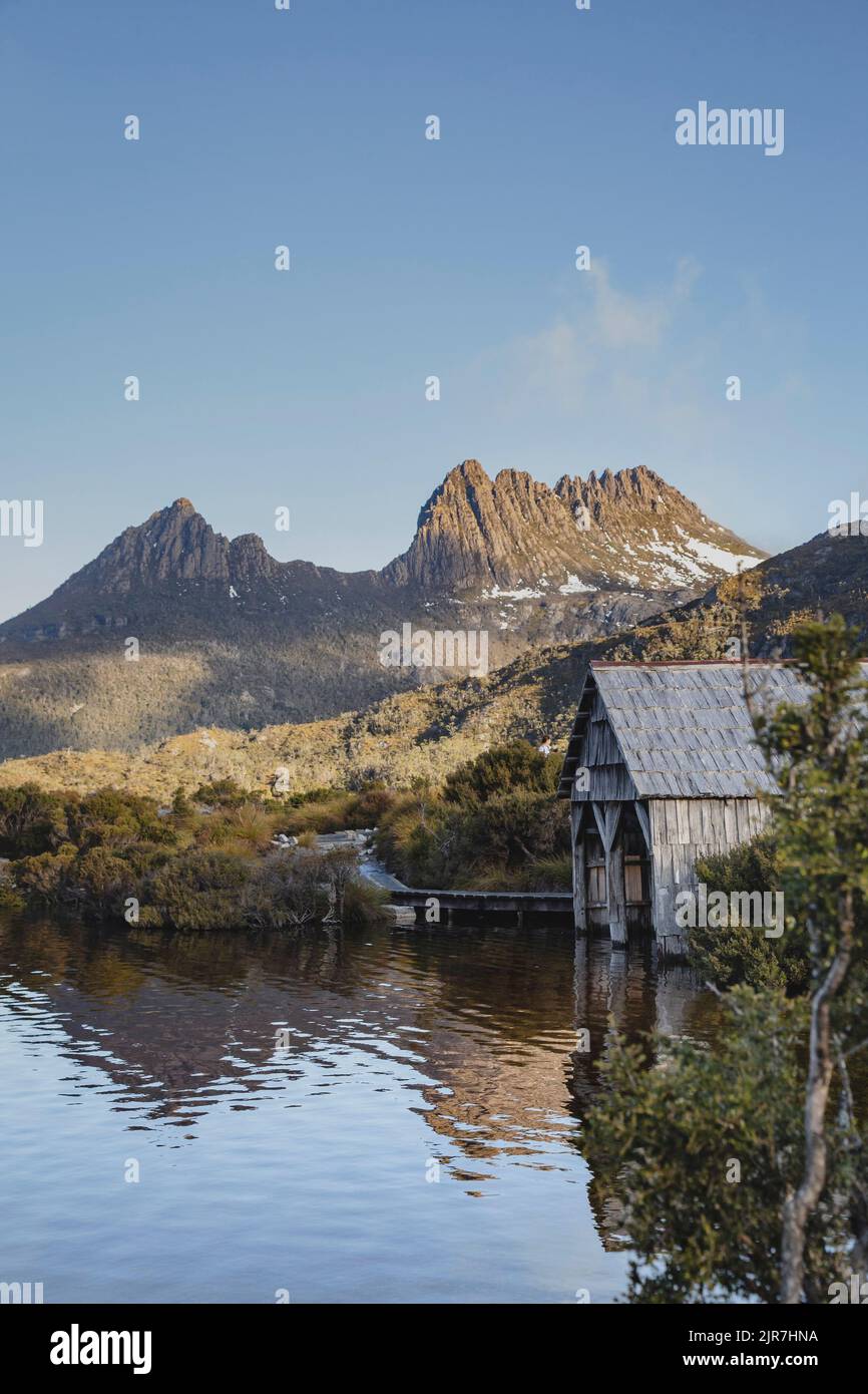 Das Cradle Mountain Boat House in Tasmanien, Australien, im Winter Stockfoto