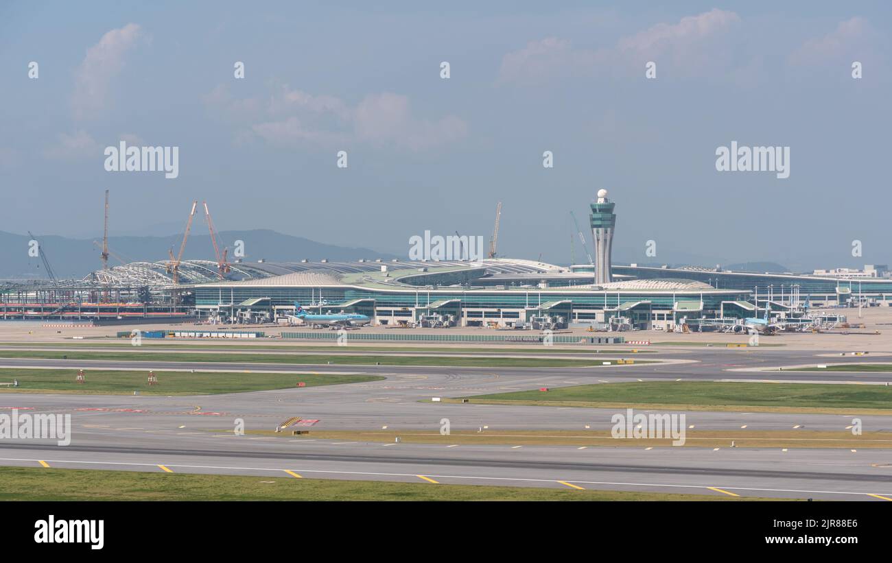 Flugzeuge auf dem Incheon International Airport in Südkorea am 21. August 2022 Stockfoto