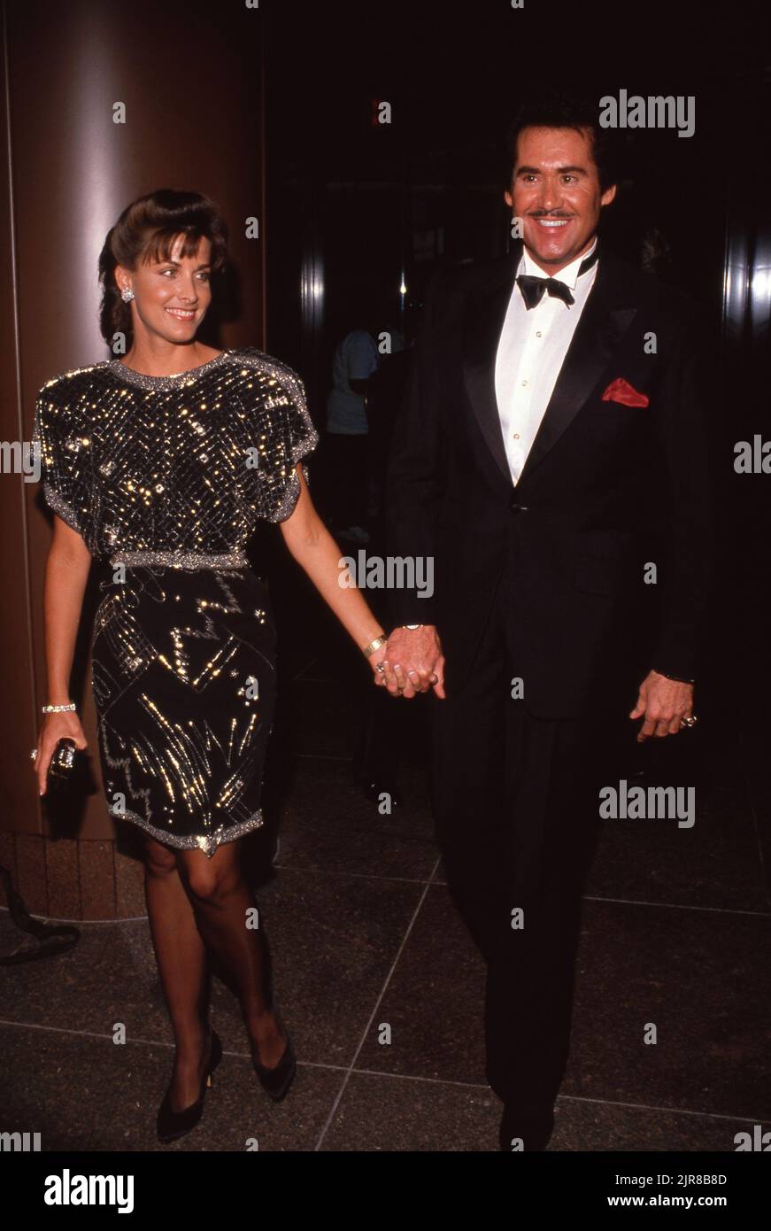 Wayne Newton und Marla Heasley bei der Premiere von „License to Kill
