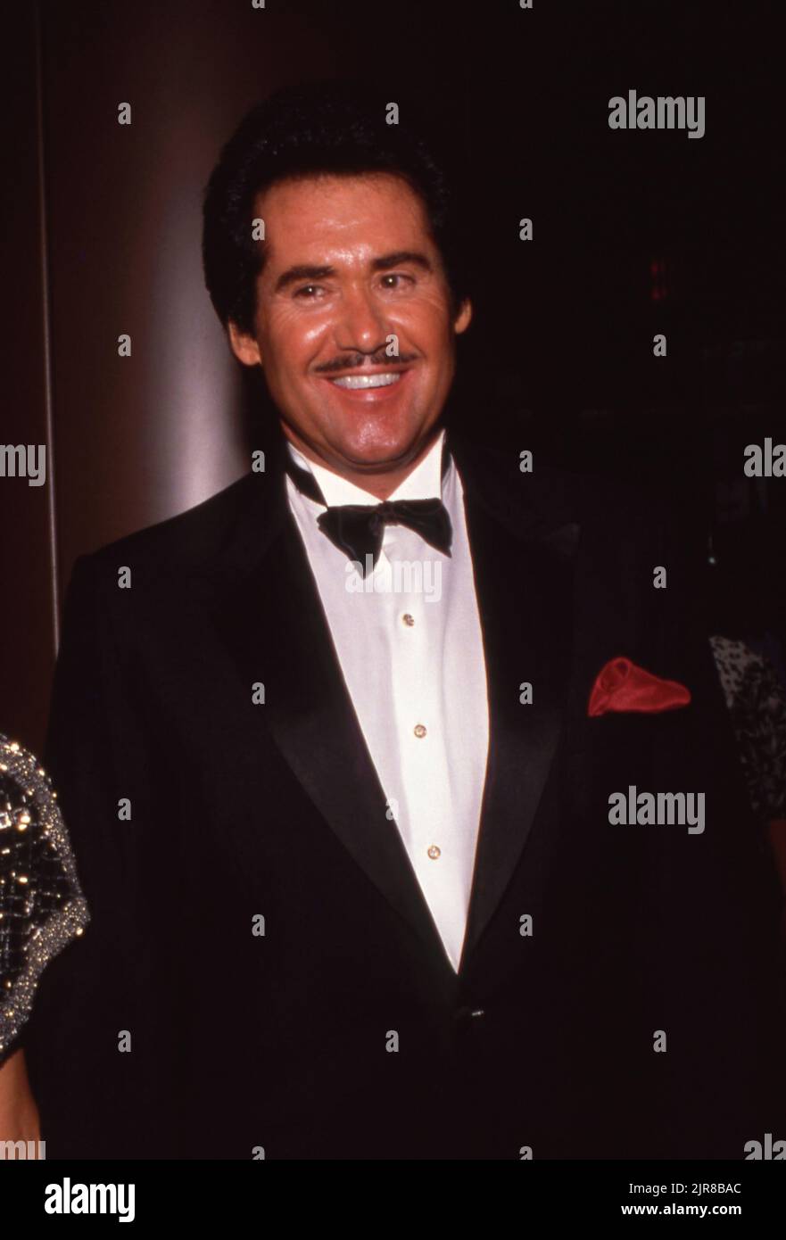 Wayne Newton bei der 'License to Kill' West Hollywood Premiere am 10