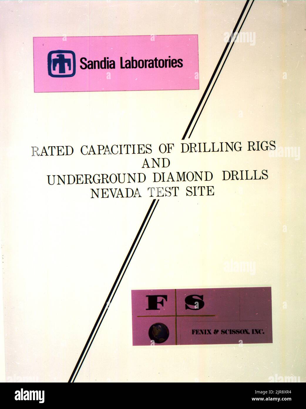 A750305 NON-EVENT DRILL RIG KATALOGCOVER BOB LITTLEJOHN (PROJEKTINGENIEUR) APR 16 75 EG&G/NTS PHOTOLABOR VERÖFFENTLICHUNGSDATUM: 4/16/1975 KAPAZITÄTSBEWERTUNGEN; KATALOGE; DECKBLÄTTER; DRILL RIG KATALOGCOVER; BOHRGERÄTE; BOHRWERKZEUGE; FENIX & SCISSON INC; LITTLEJOHN, BOB; NEVADA; NEVADA TESTGELÄNDE; NTS; KERNENERGIETECHNIK; FLUGBLÄTTER; BERICHTE; TESTSTANDORTE; UNTERIRDISCHER DIAMANT BOHRT historische Bilder. 1972 - 2012. Energieministerium. National Nuclear Security Administration. Fotos im Zusammenhang mit Atomwaffentests auf dem Testgelände in Nevada. Stockfoto