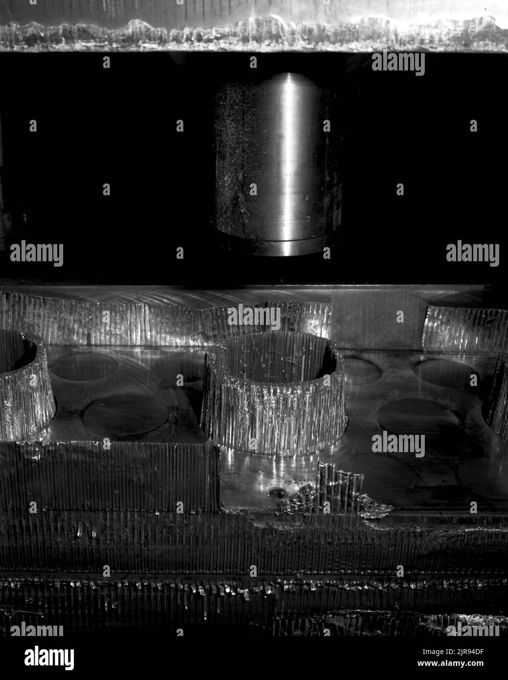 B732013 U12E FAST GATE ROBERT STINEBAUGH (PROJECT ENGINEER) JAN 30 73 EG&G/NTS PHOTO LAB VERÖFFENTLICHUNGSDATUM: 1/30/1973 EDGERTON, GERMESHAUSEN & GRIER; EG&G; FAST GATE; GATES; NEVADA; NEVADA TESTGELÄNDE; NTS; KERNENERGIETECHNIK; ATOMEXPLOSIONEN; ATOMTESTS; ATOMTESTS; FOTOGRAFIE, SCHWARZWEISS; TESTSTANDORTE; UGT; UNTERIRDISCHE ERPROBUNG historischer Bilder. 1972 - 2012. Energieministerium. National Nuclear Security Administration. Fotos im Zusammenhang mit Atomwaffentests auf dem Testgelände in Nevada. Stockfoto