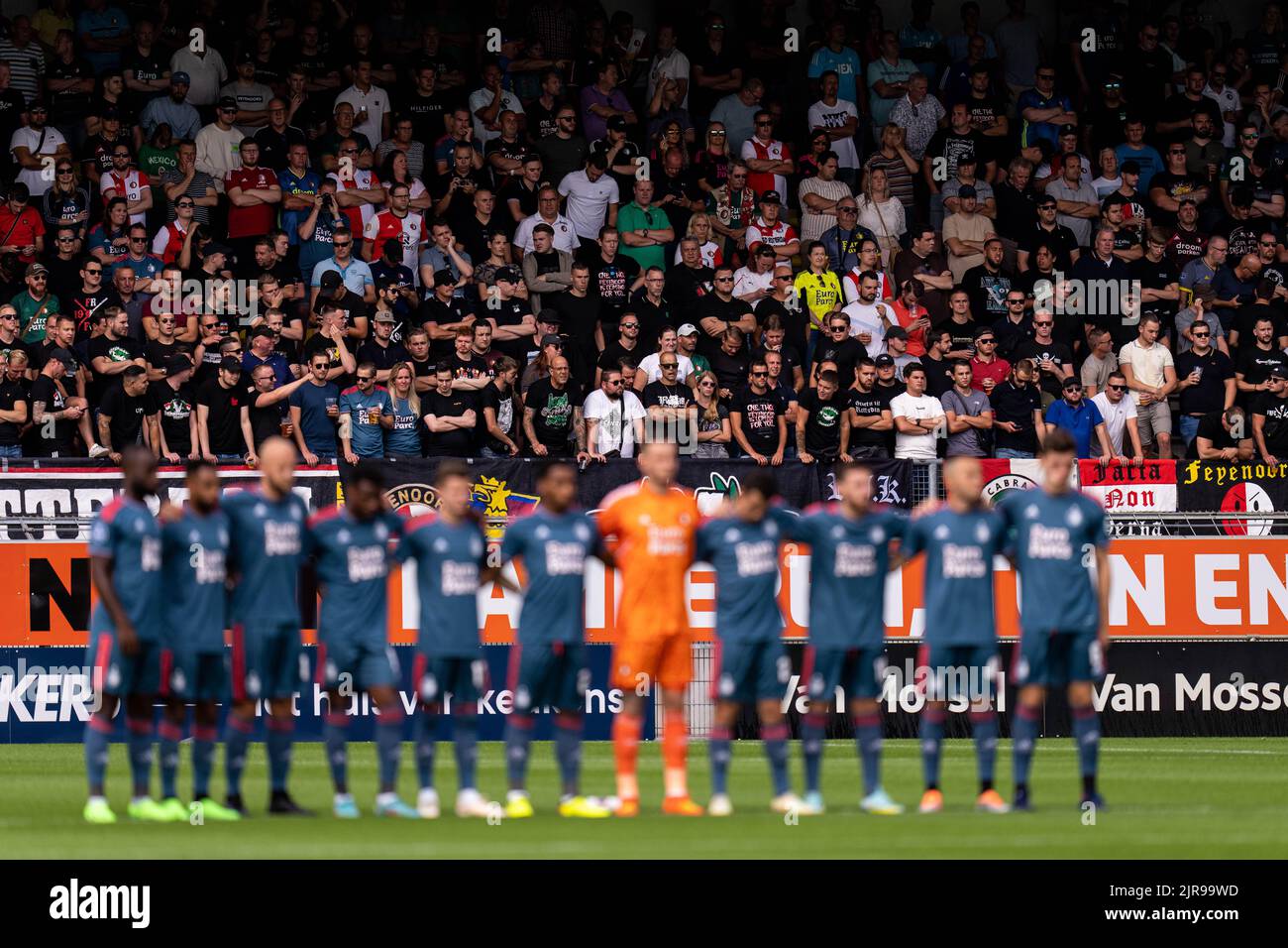 Waalwijk - Feyenoord Unterstützer während des Spiels zwischen RKC Waalwijk und Feyenoord im Mandemakers Stadion am 21. August 2022 in Waalwijk, Niederlande. ( Stockfoto