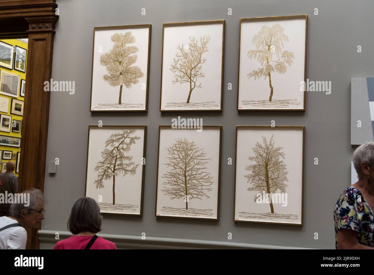 Ein allgemeiner Blick auf die Sommerausstellung 2022 in der Londoner Royal Academy of Arts Stockfoto