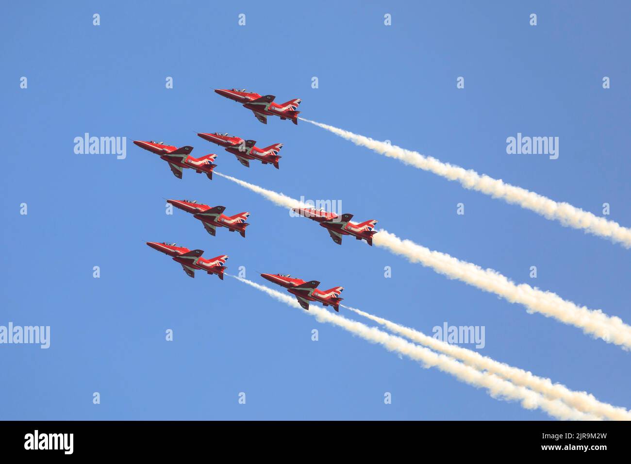 RAF Red Arrows fliegen mit BAE Systems Hawk T1 Jets Stockfoto