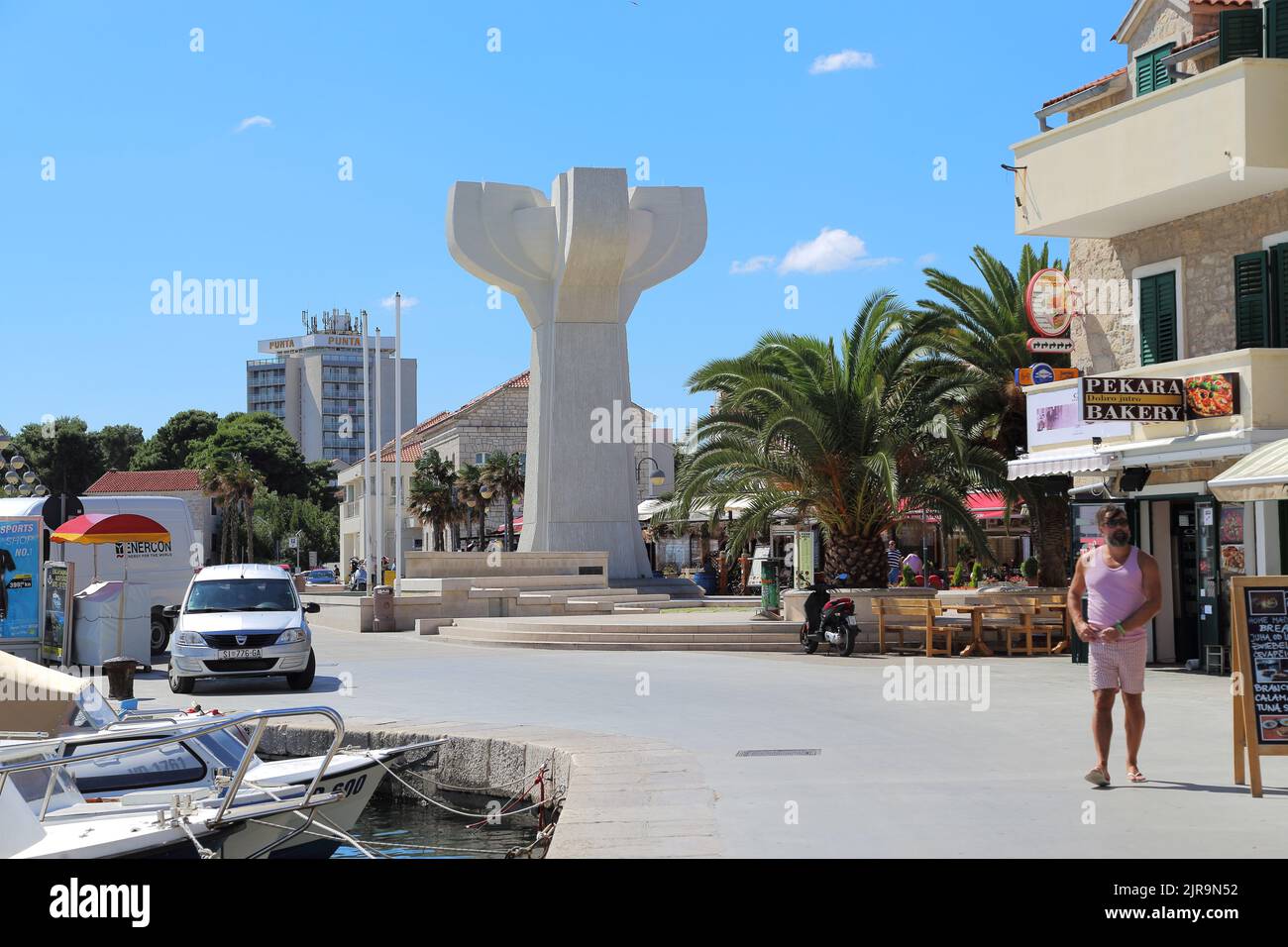 6. SEPTEMBER 2016: Hier befindet sich das Zentrum der Böschung mit einem brennerförmigen Denkmal. Stockfoto 6. SEPTEMBER 2016: Hier befindet sich das Zentrum der Böschung mit einem brennerförmigen Denkmal. Stockfoto