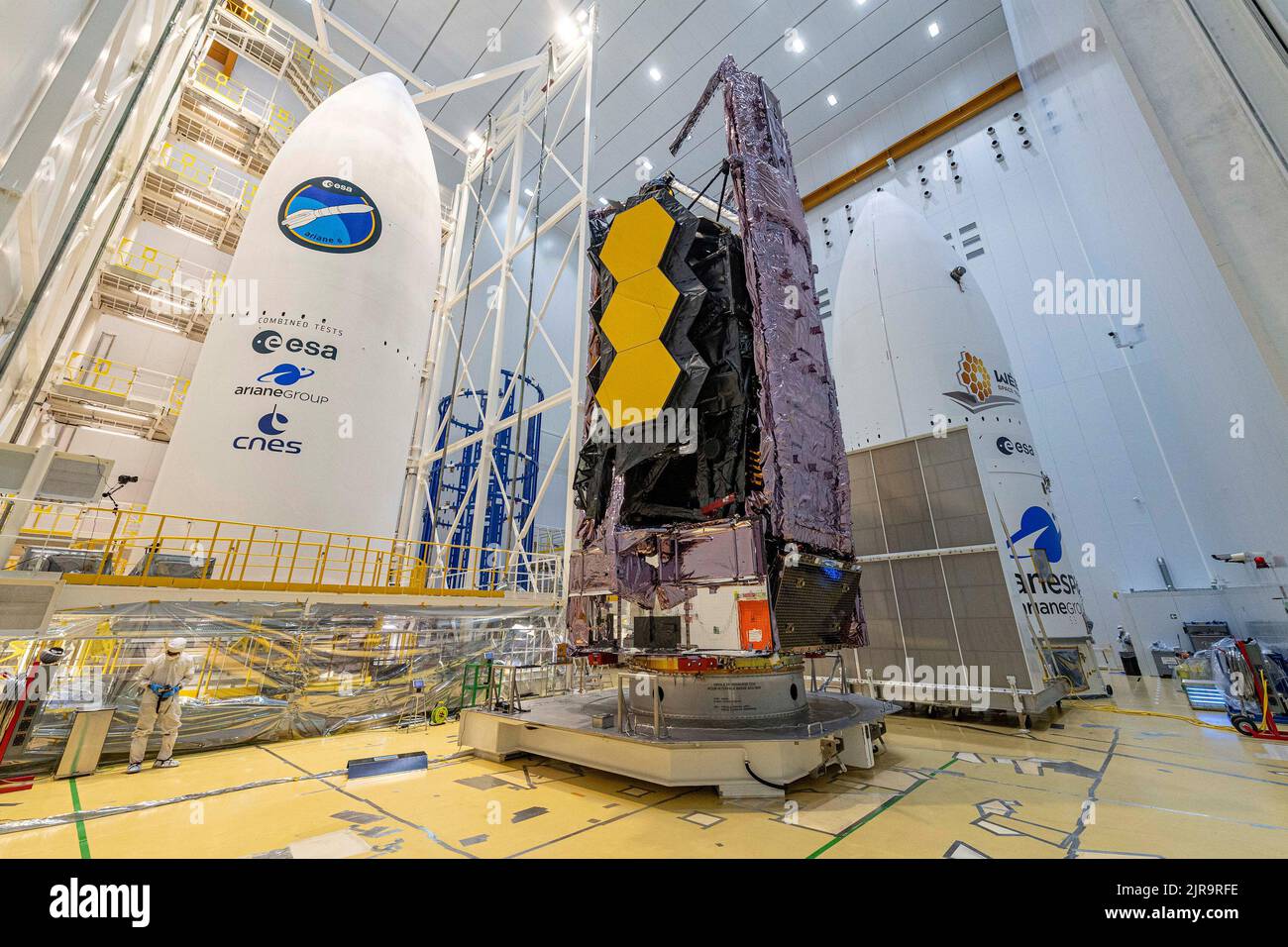 Guayana, Kouro, Weltraumzentrum Guayana (CSG): Das James Webb Weltraumteleskop wird am 11. Dezember 2021 auf der Ariane 5-Rakete aufgestellt. Der James Stockfoto