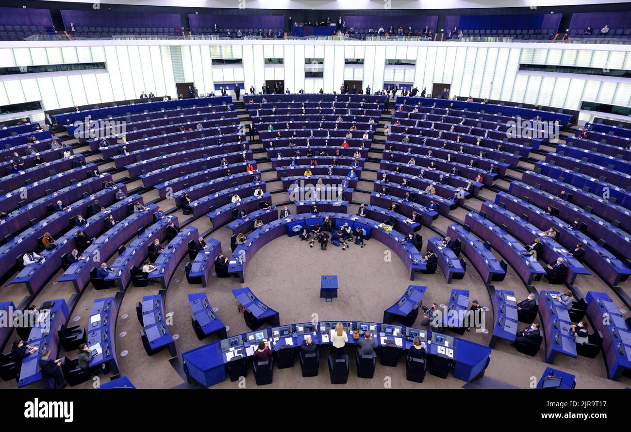Straßburg (Nordostfrankreich), am 18. Januar 2022: Der Plenarsaal des Europäischen Parlaments während einer Plenarsitzung. Erste Rede von Roberta traf sich Stockfoto