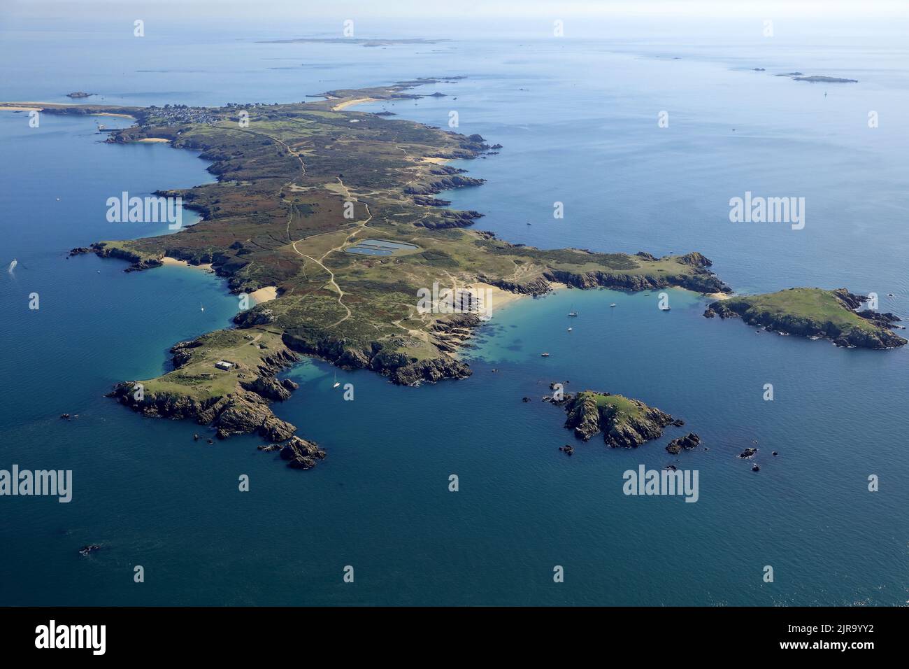 Département Morbihan (Bretagne, Nordwestfrankreich): Luftaufnahme der Insel Houat im Herzen von Mor braz Stockfoto