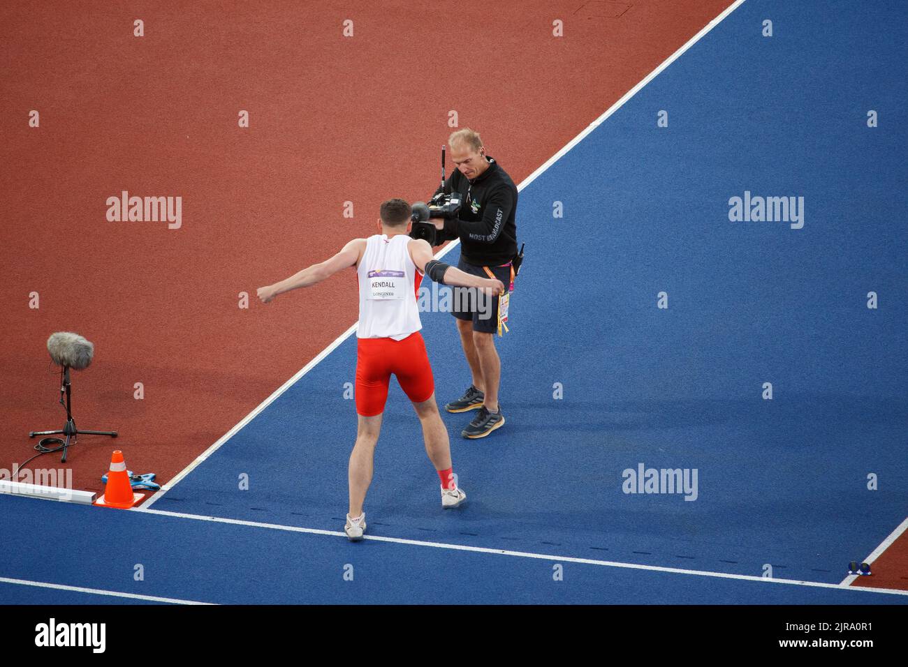 Aktion der Commonwealth Games von Birmingham im Alexander-Sportstadion am Abend des 5.. August 2022. Das Bild zeigt Harry Kendall aus England, der beim Männer-Zehnkampf am Javelin-Wurf teilnimmt. Stockfoto