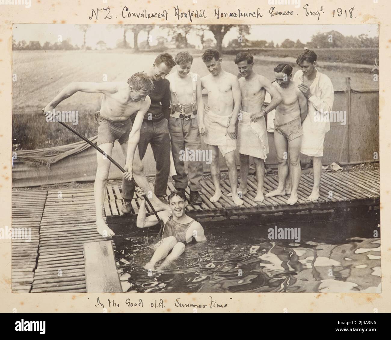 „In der guten alten Sommerzeit“: Neuseeländisches Krankenhaus, Hornchurch. Aus dem Album: Fotoalbum von Major J.M. Rose, 1. NZEF, 1918, Hornchurch, von Major John Rose. Stockfoto