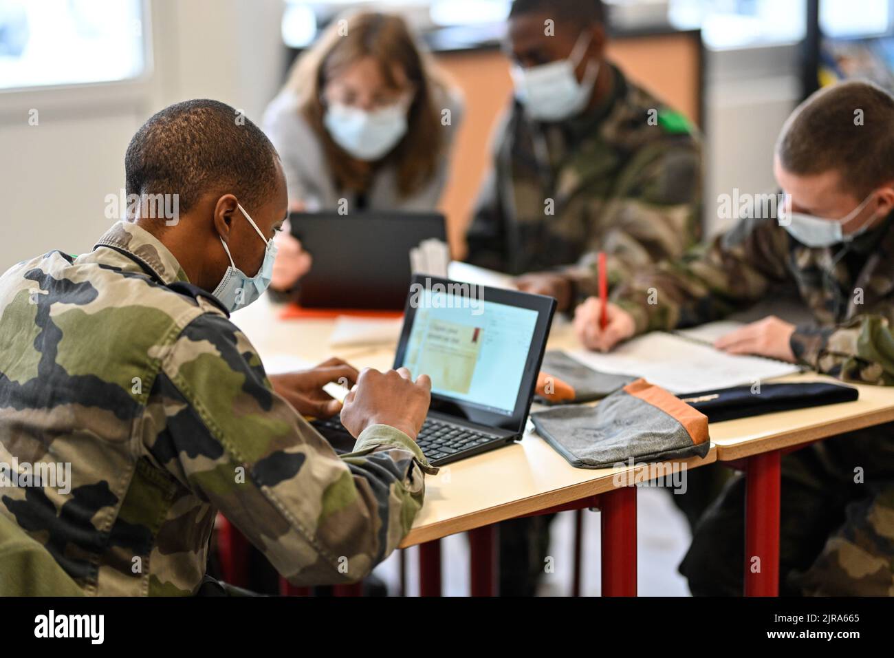 Amberieu-en-Bugey (Mittelostfrankreich): Auszubildende des Freiwilligen Militärdienstes (SMV), der junge Menschen, die aus dem Dienst ausgefallen sind, ausbilden soll Stockfoto