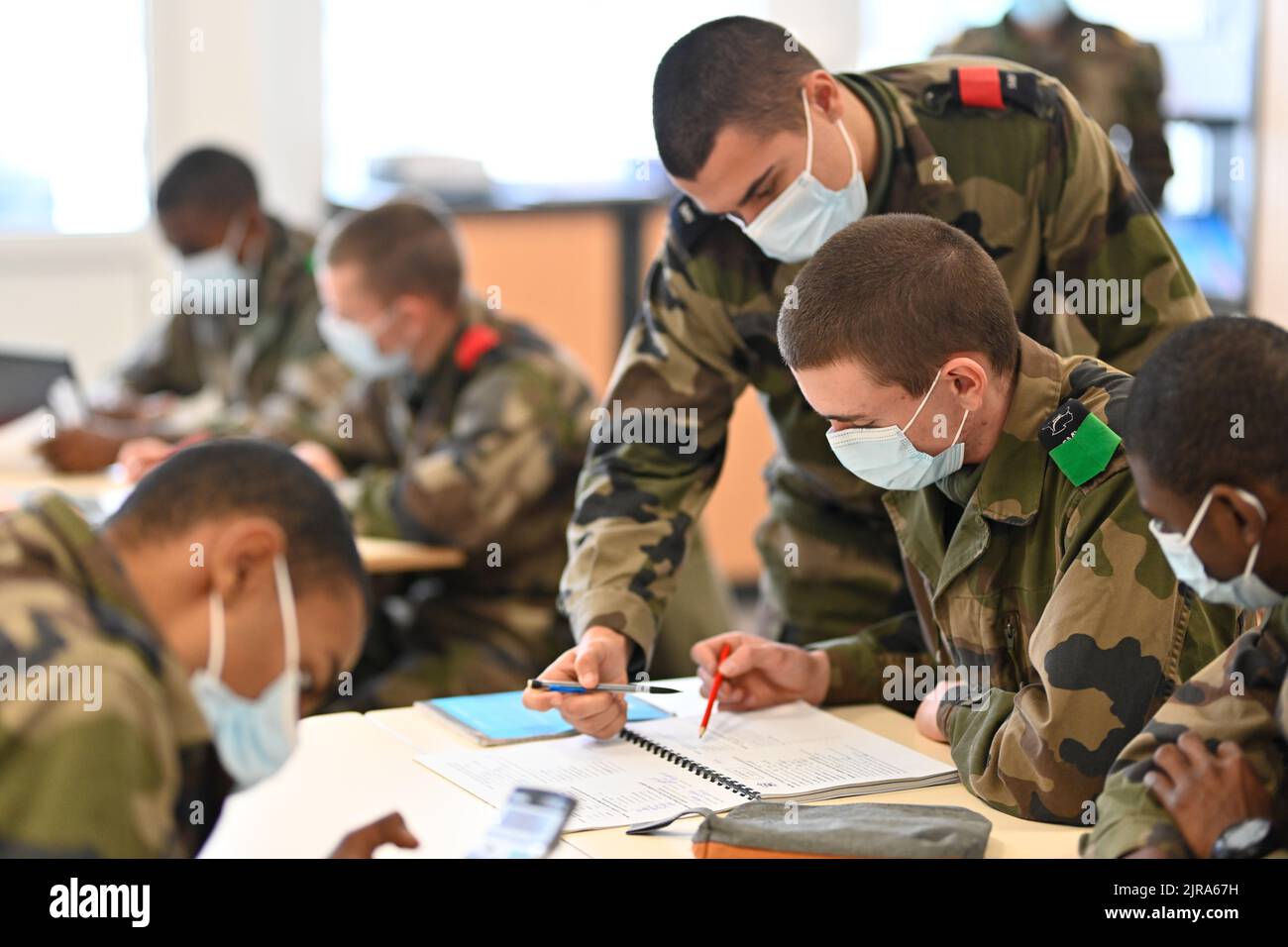 Amberieu-en-Bugey (Mittelostfrankreich): Auszubildende des Freiwilligen Militärdienstes (SMV), der junge Menschen, die aus dem Dienst ausgefallen sind, ausbilden soll Stockfoto