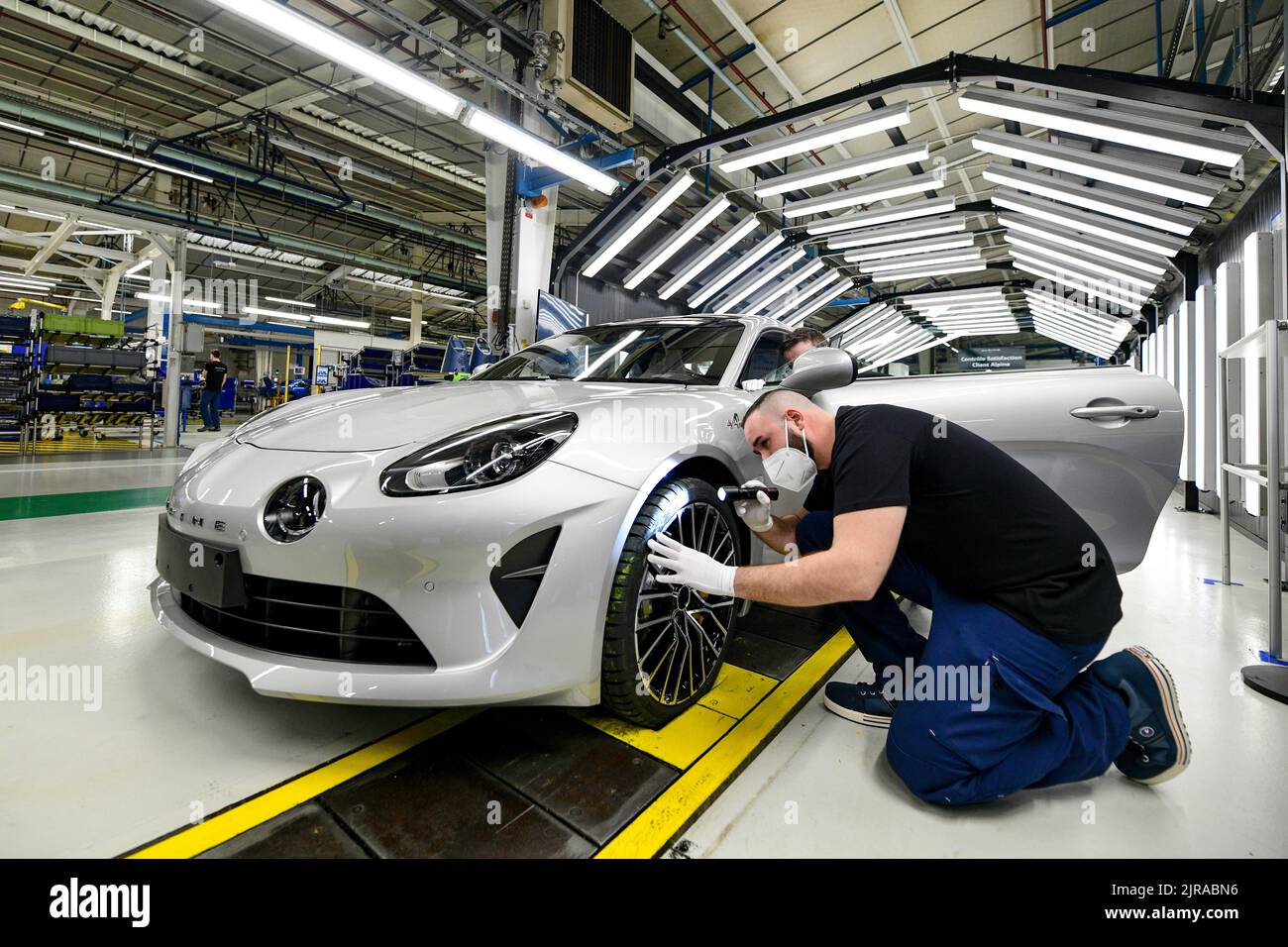 Renault Alpine Fertigung in Dieppe: Endkontrolle eines Alpine A110 nach dem Produktionsprozess Stockfoto