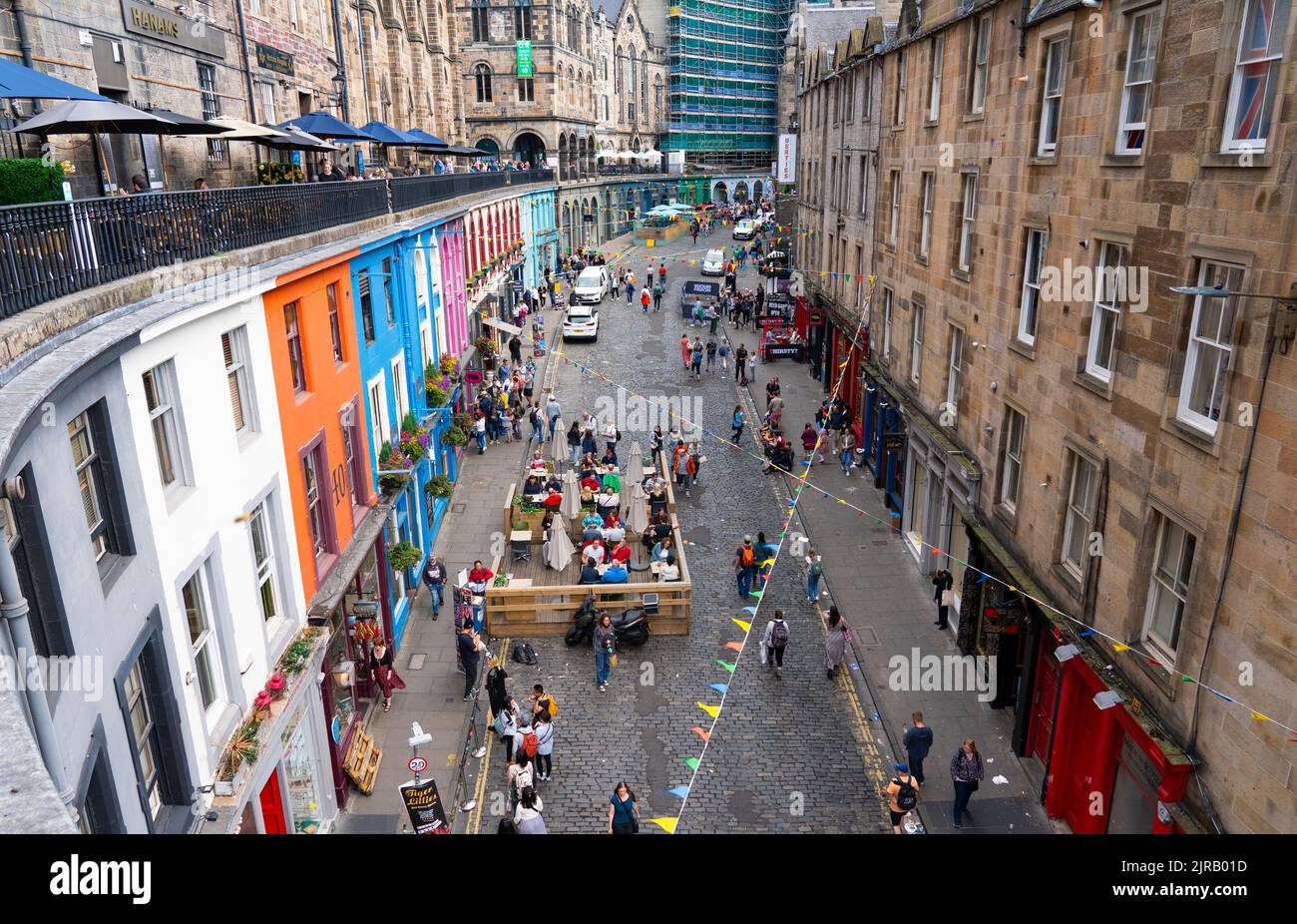 Blick auf die Victoria Street in der Altstadt von Edinburgh im Sommer, Schottland Großbritannien Stockfoto