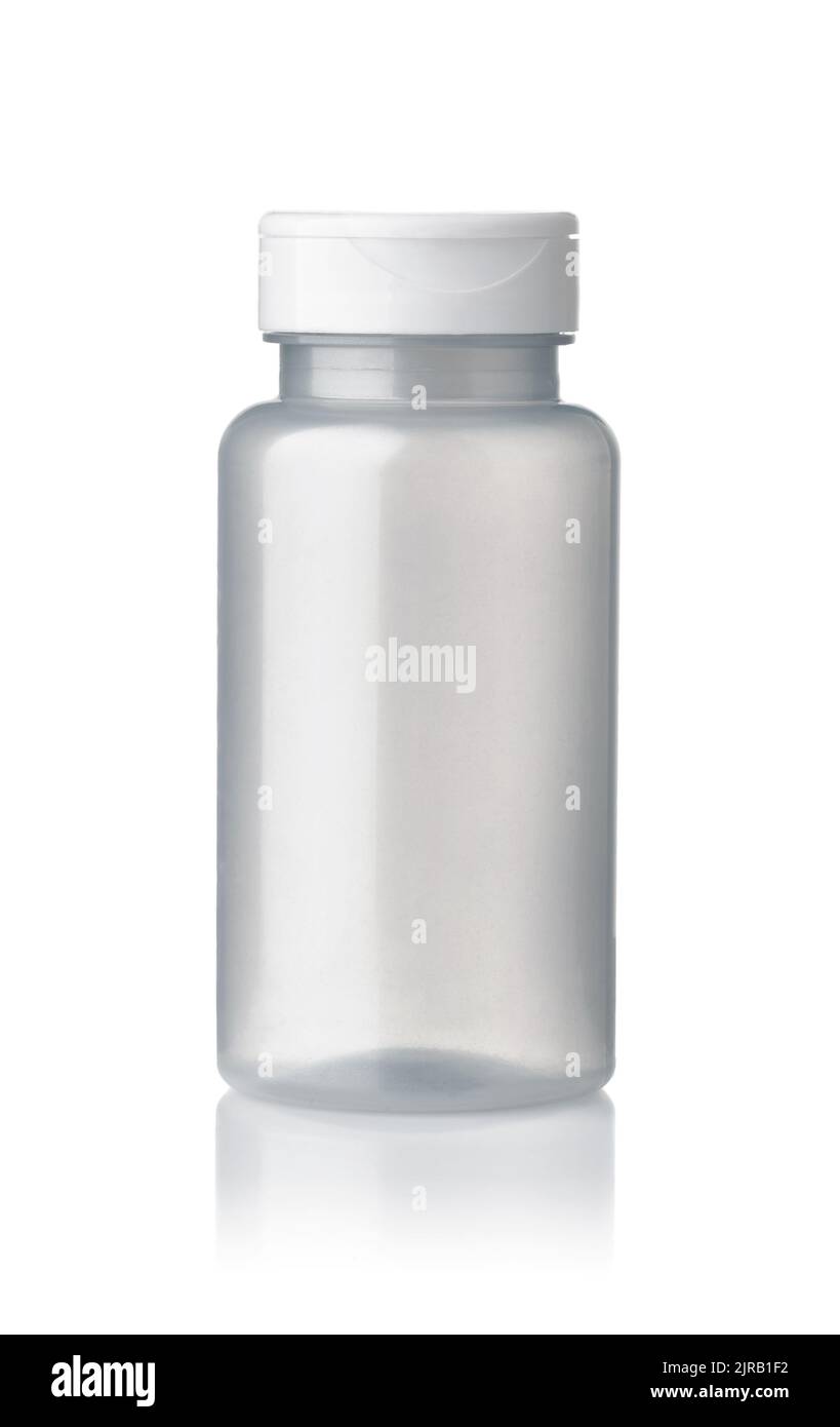 Vorderansicht einer silberfarbenen, durchscheinenden Kunststoffflasche, isoliert auf Weiß Stockfoto