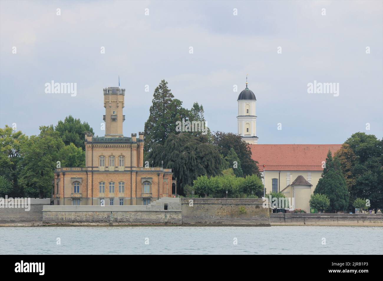 Schloss Montfort mit St. Martin Stockfoto