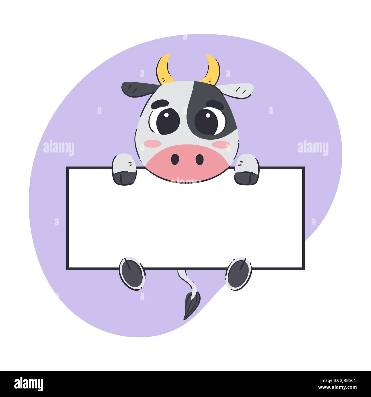 Kuh, die ein weißes Banner hält. Niedliche handgezeichnete Vektor-Illustration mit violettem Hintergrund. Editierbare Kartenvorlage. Stock Vektor