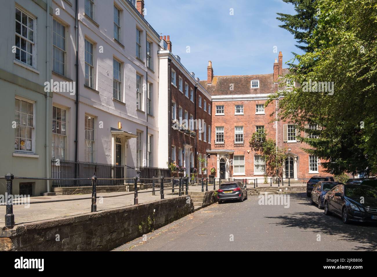 georgianische Gebäude in College Yard bei der Worcester Cathedral, Worcester, Großbritannien Stockfoto