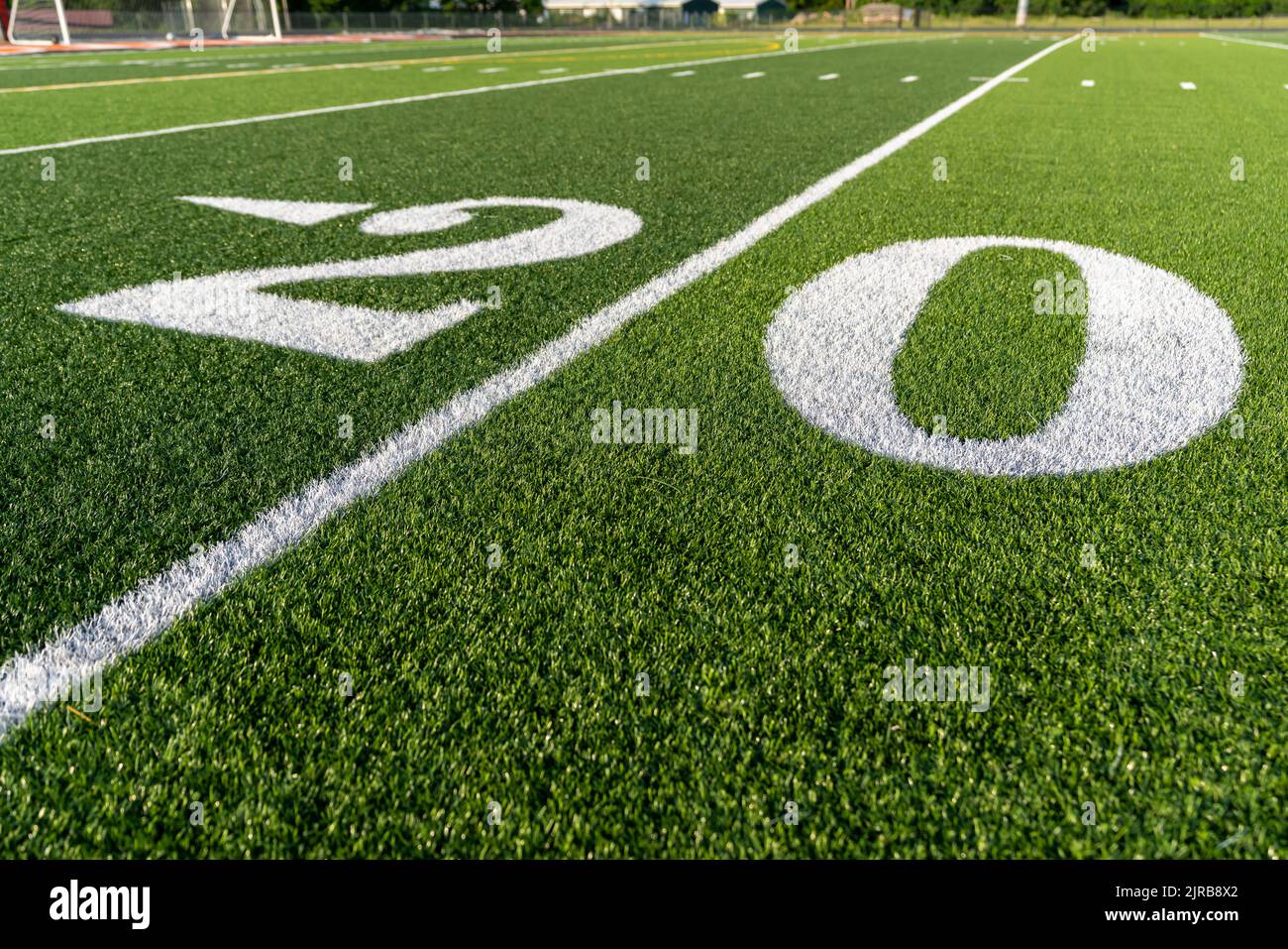 Kunstrasen Fußballplatz zwanzig, 20, Yard Line in weiß. Stockfoto