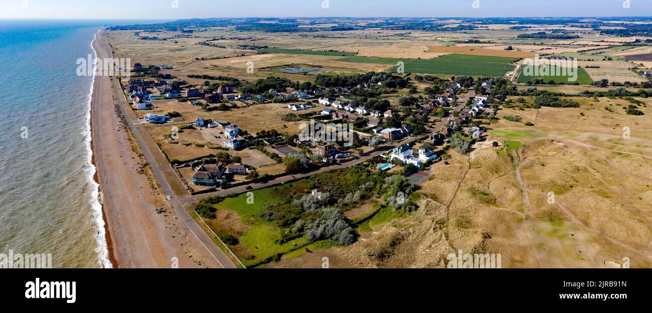 Luftaufnahme des Sandwich Bay Estate, Kent, mit Blick auf einen Deal. Stockfoto