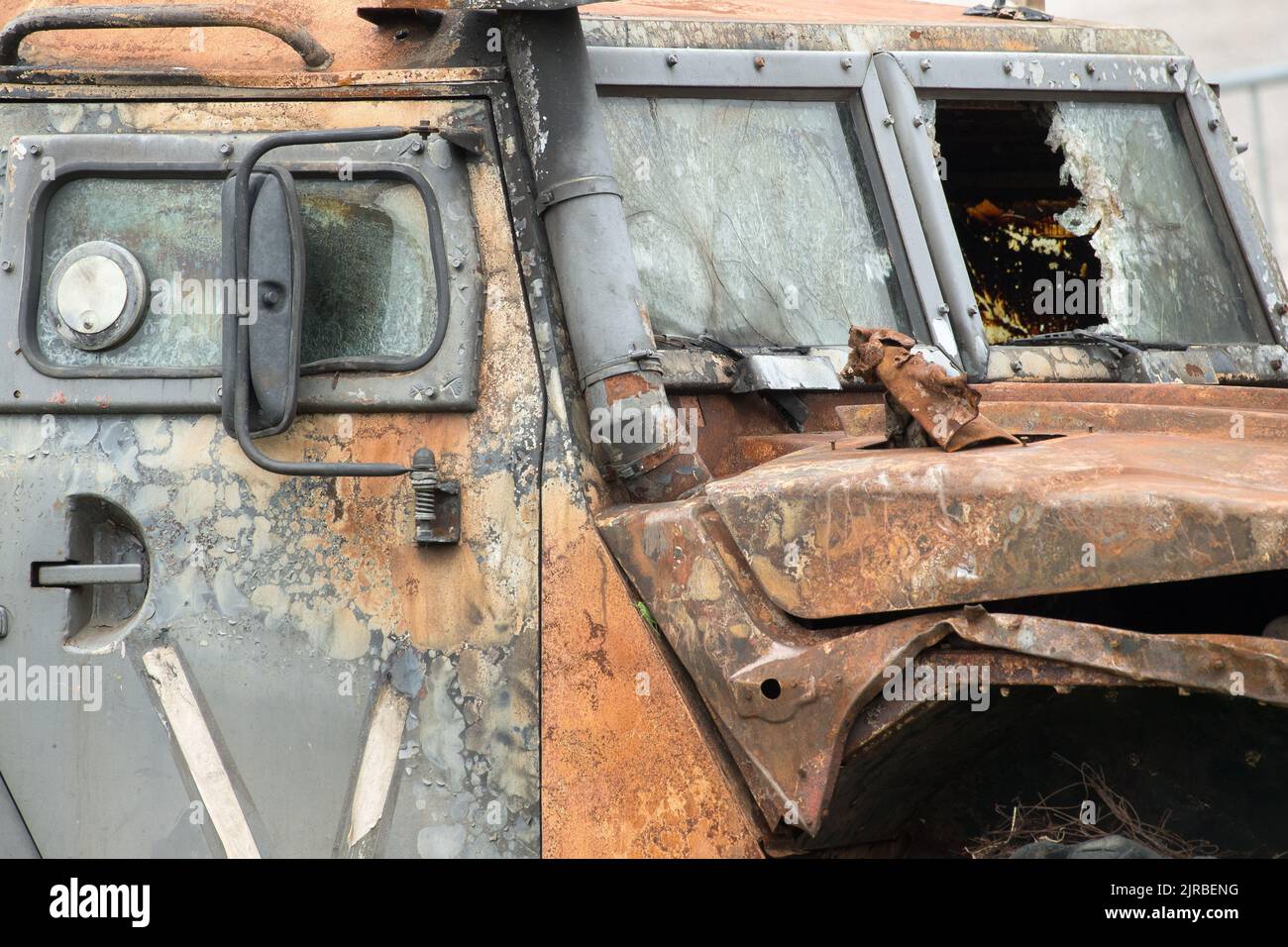 Danzig, Polen. 23. August 2022. Danzig, Polen. August 23. 2022. Das von Russland entworfene Fahrzeug der Infanterie Tigr wird heute in der zerstörten russischen Militärausrüstung gezeigt. Die Ausstellung zeigt die russische Ausrüstung, die von ukrainischen Soldaten während der russischen Invasion in der Ukraine 2022 zerstört wurde.Quelle: Wojciech Strozyk/Alamy Live News Stockfoto