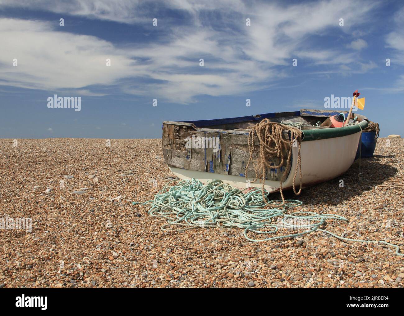 Fischerboot am Strand von Cley, Norfolk Stockfoto