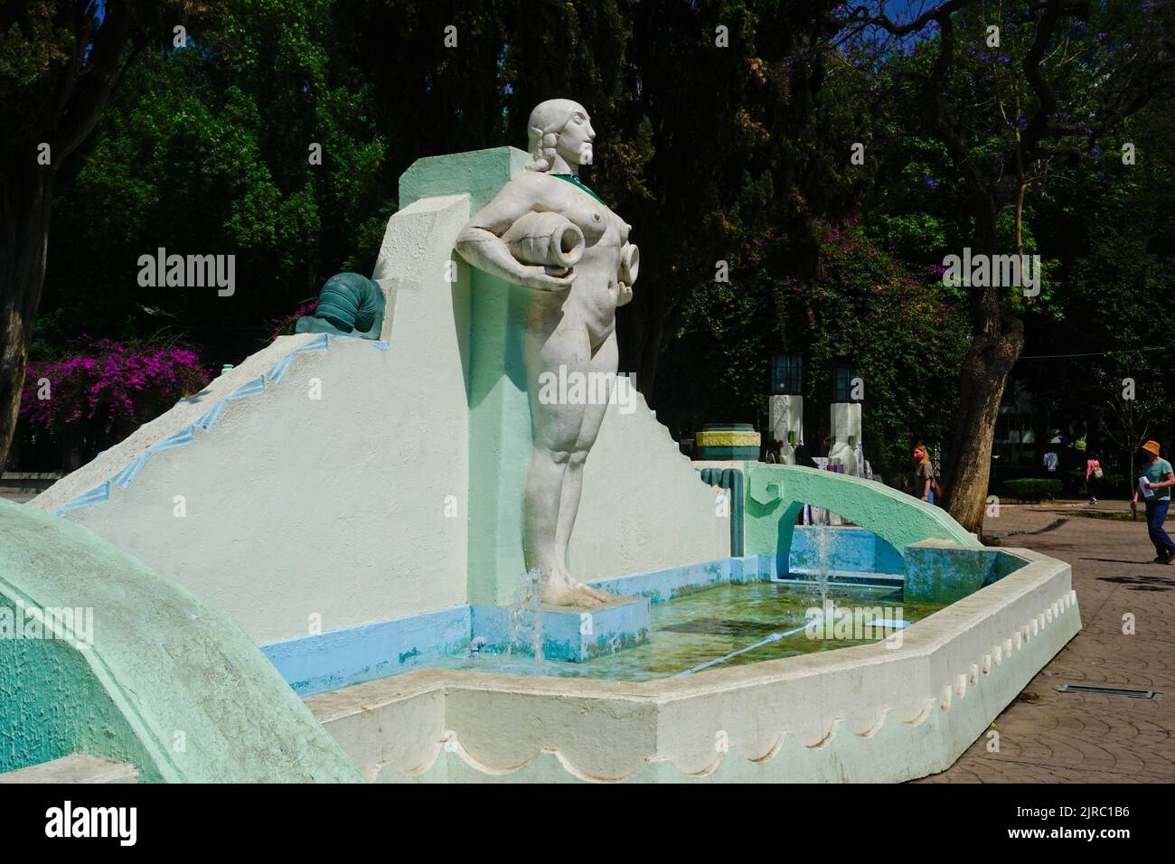 Fuente de los Cántaros (Brunnen der Krüge) im Lindbergh Forum im Parque Mexico in der Colonia Hipodromo von Colonia Condesa, Mexiko-Stadt. Stockfoto