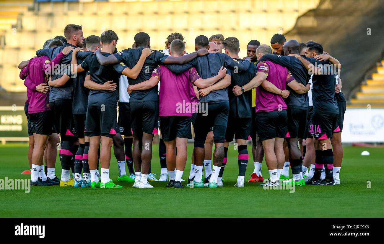 Colchester, Großbritannien. 23.. August 2022. Brentford hat sich am 23. August 2022 vor dem EFL Carabao Cup-Spiel zwischen Colchester United und Brentford im Weston Homes Community Stadium, Colchester, England, geduscht. Foto von Phil Hutchinson. Nur zur redaktionellen Verwendung, Lizenz für kommerzielle Nutzung erforderlich. Keine Verwendung bei Wetten, Spielen oder Veröffentlichungen einzelner Clubs/Vereine/Spieler. Kredit: UK Sports Pics Ltd/Alamy Live Nachrichten Stockfoto