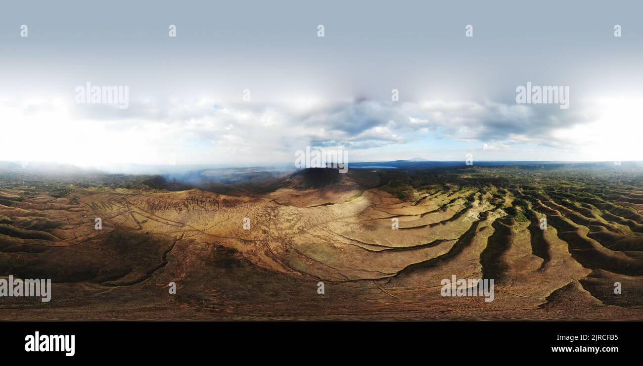 Vulkan Masaya Tal in Nicaragua 360 Panoramablick. VR-Foto des Vulkans mit Rauch Stockfoto