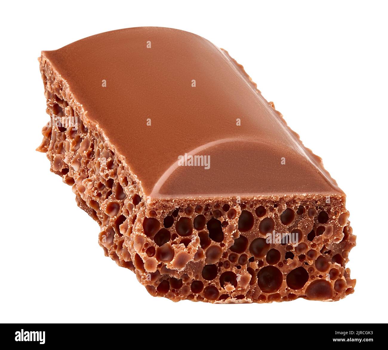 Poröse Schokoladenstücke, isoliert auf weißem Hintergrund, Schnittpfad, volle Schärfentiefe Stockfoto