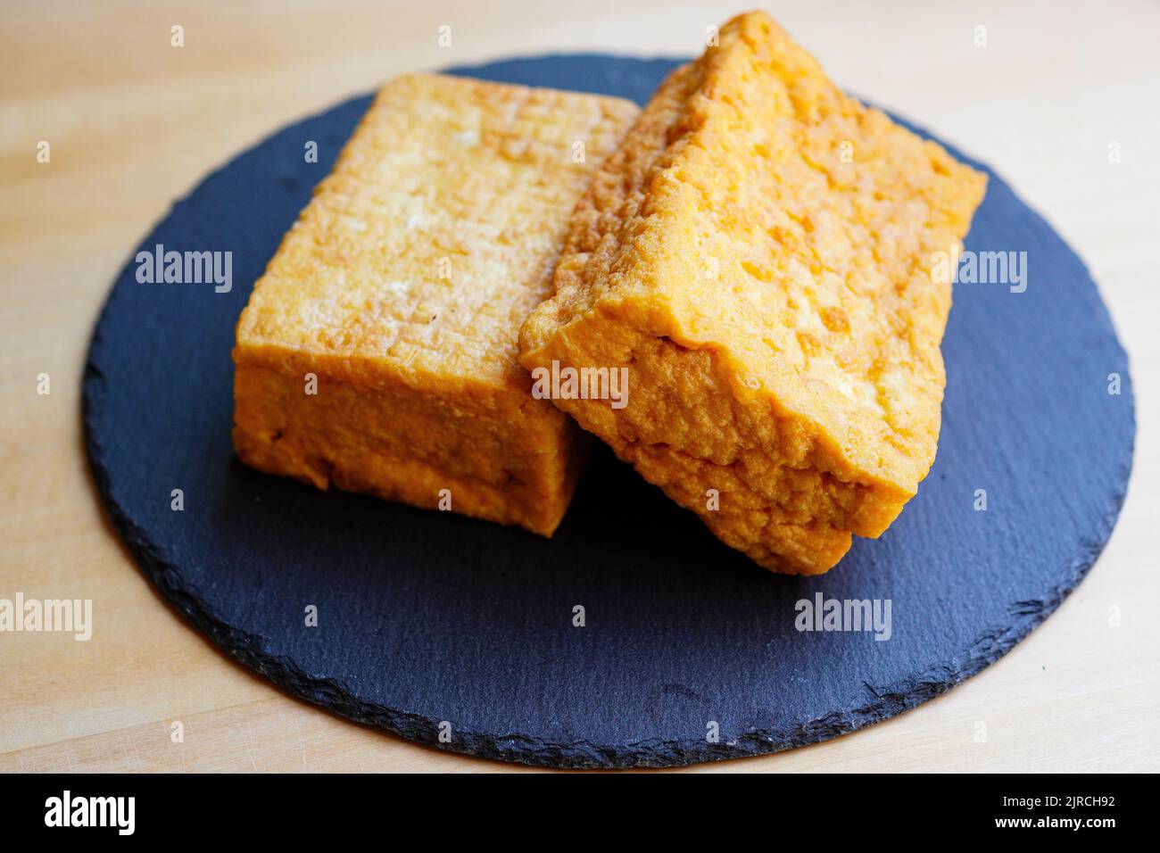 Atsuage (frittierter Tofu) japanisches beliebtes verarbeitetes Tofu-Essen Stockfoto