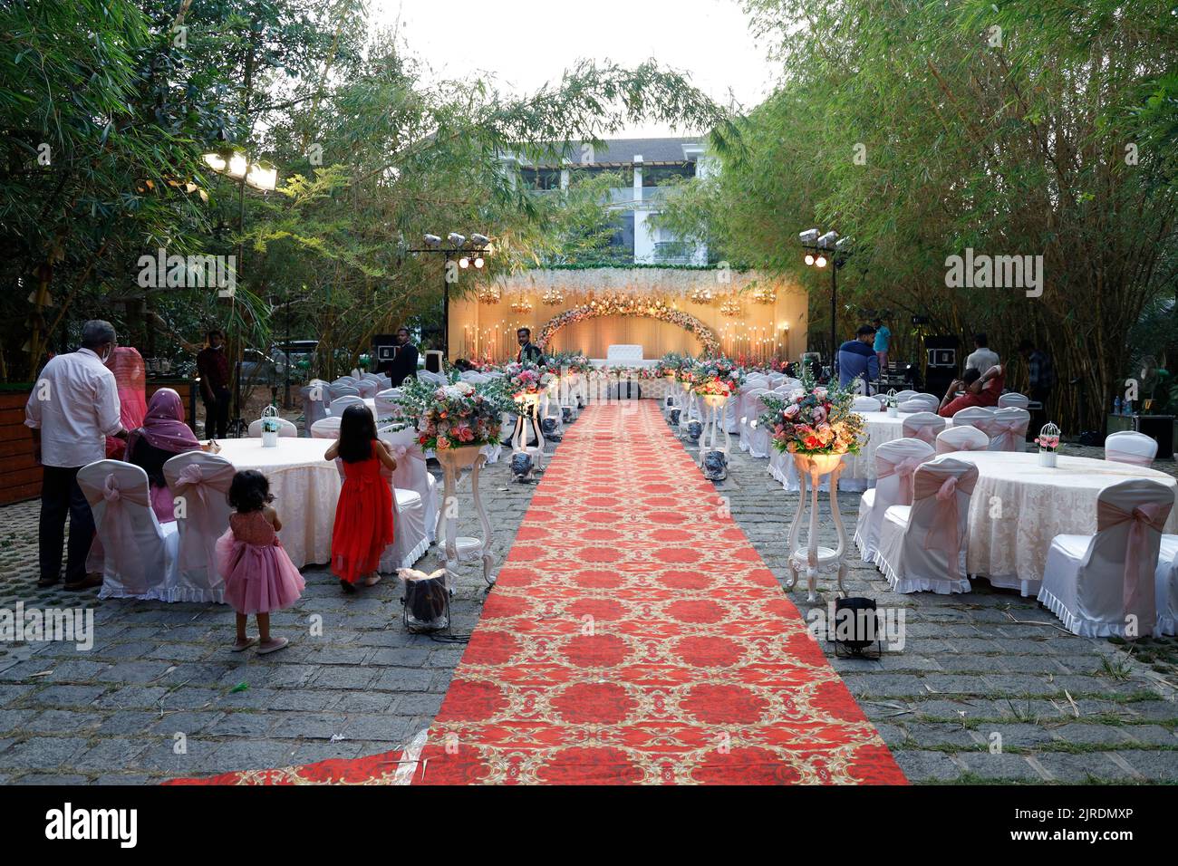 Hochzeitsempfang im Garten des All Seasons DÕFort Hotels in Tangassery, Kerala, Indien Stockfoto