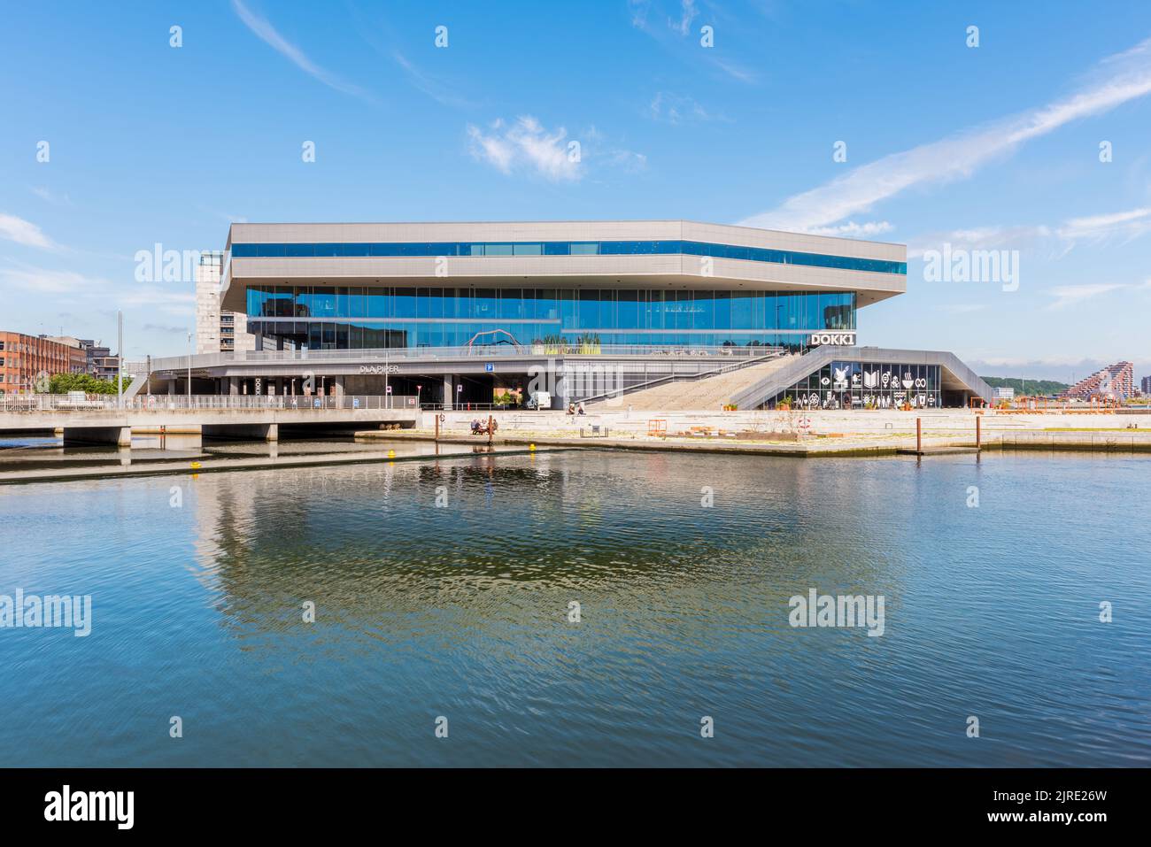 Dokk1 Gebäude in Aarhus, Dänemark. Es ist eine öffentliche Bibliothek und ein Kulturzentrum in der Nähe des Hafens und wurde 2015 fertiggestellt. Stockfoto